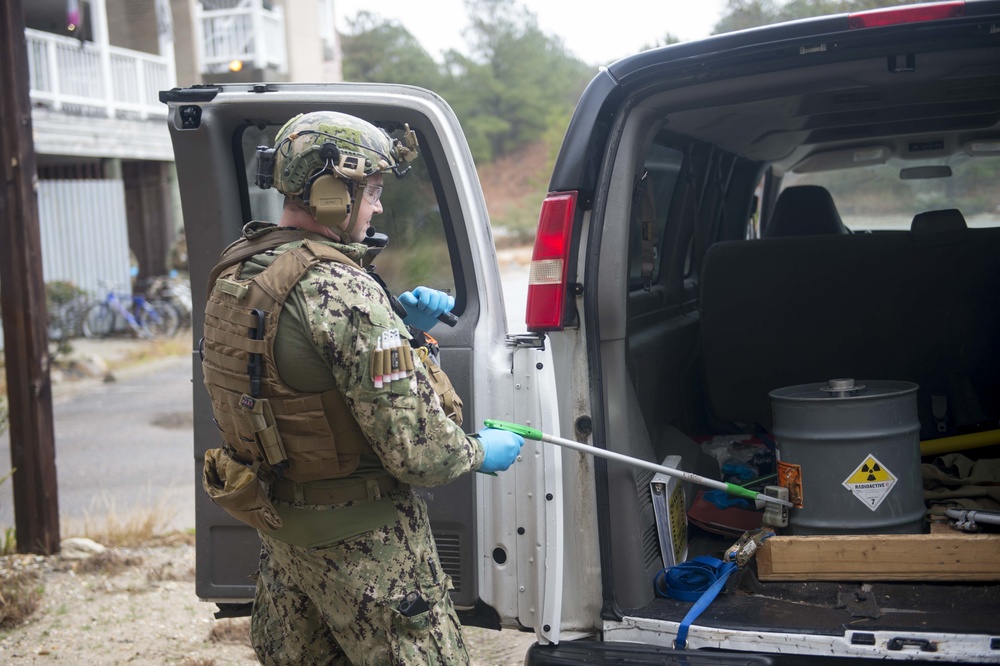 dvids-images-eod-technicians-conduct-nuclear-hazards-training