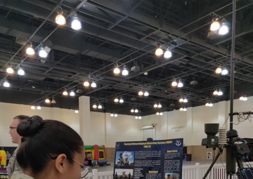 Weather Airmen share mission at Rose Bowl event