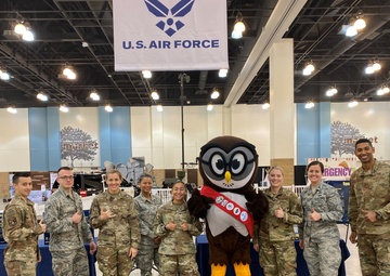 Weather Airmen share mission at Rose Bowl event