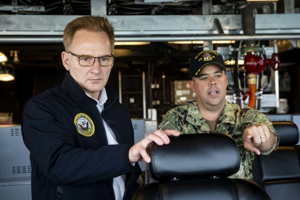 DVIDS - Images - Acting SECNAV Visits Singapore [Image 2 of 3]