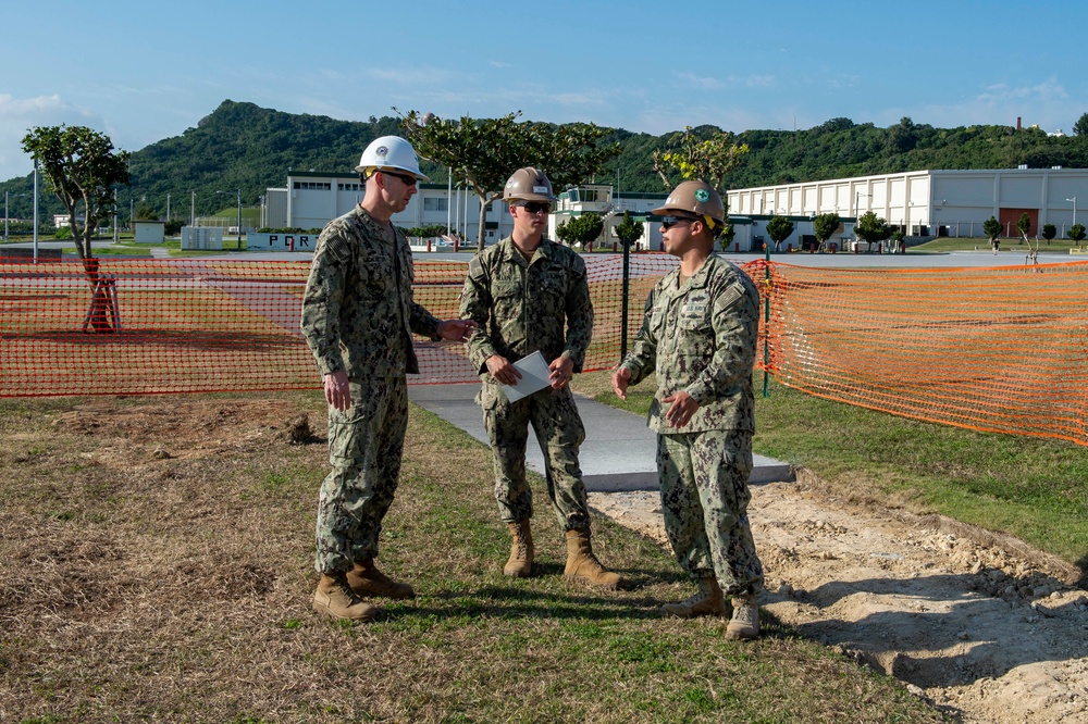 Commander, Naval Construction Group One, visits U.S Navy Seabees deployed with Naval Mobile Construction Battalion 5