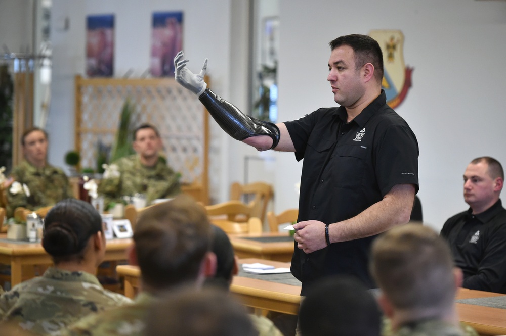Combat veterans visit 7th ATC