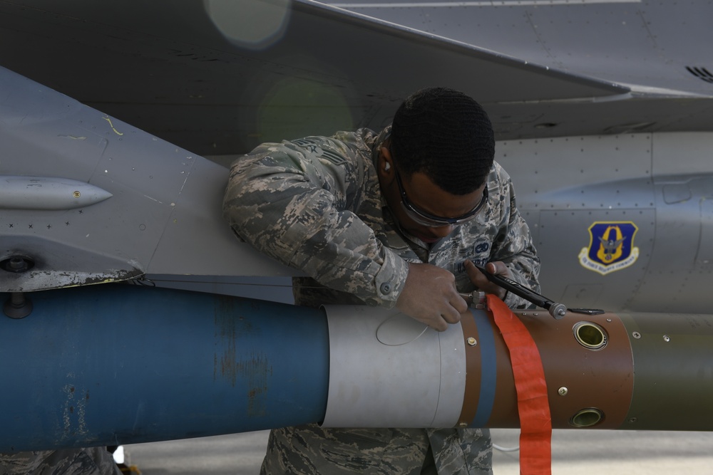 4th Quarter Load Crew Competition