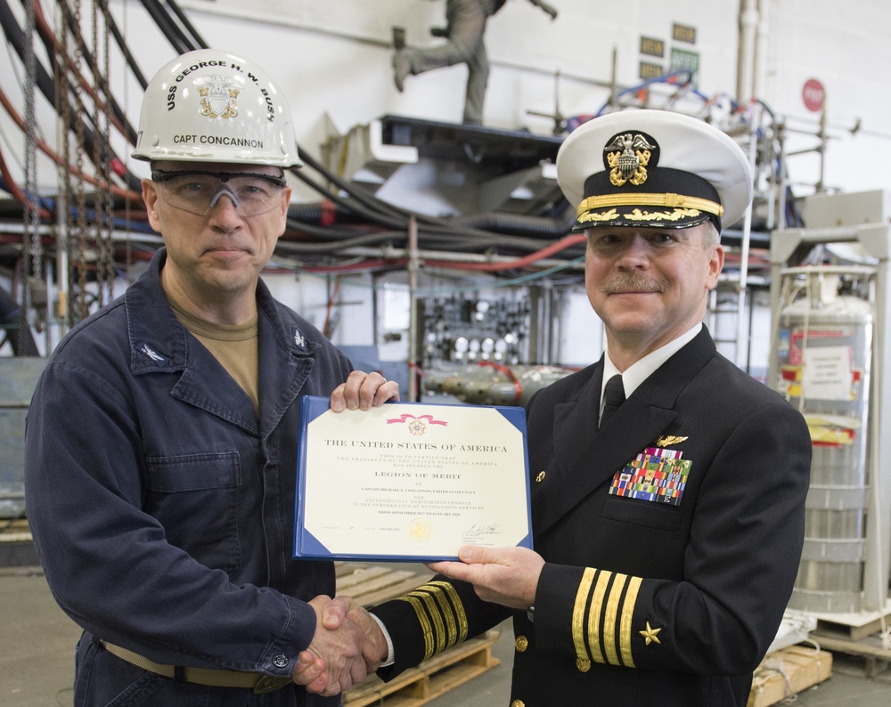 GHWB RO Receives Award During EOT Presentation