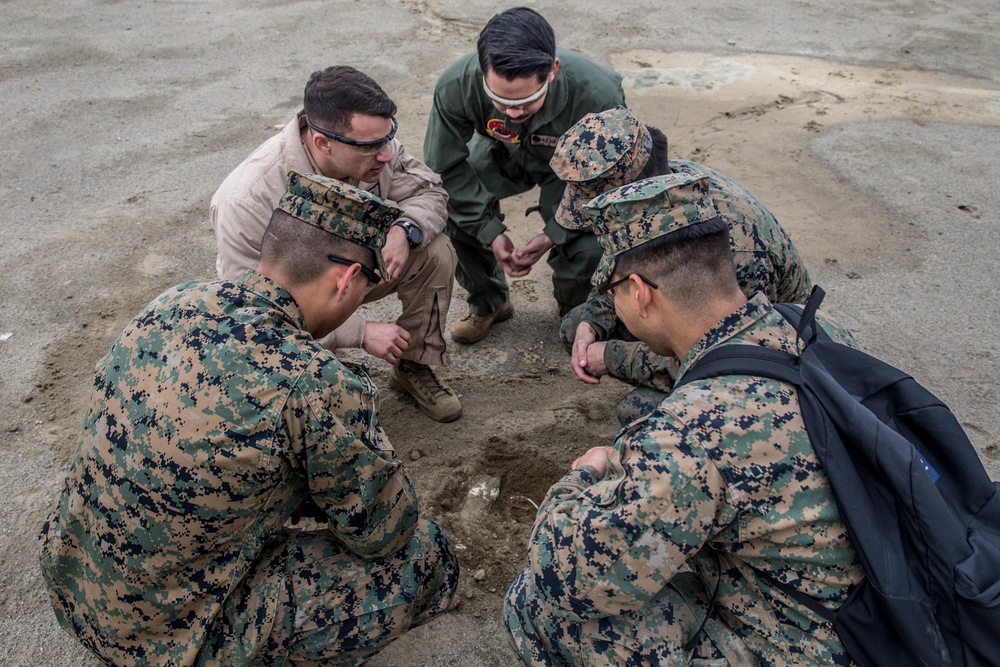 DVIDS - Images - 7th ESB EOD Marines share skills [Image 5 of 9]