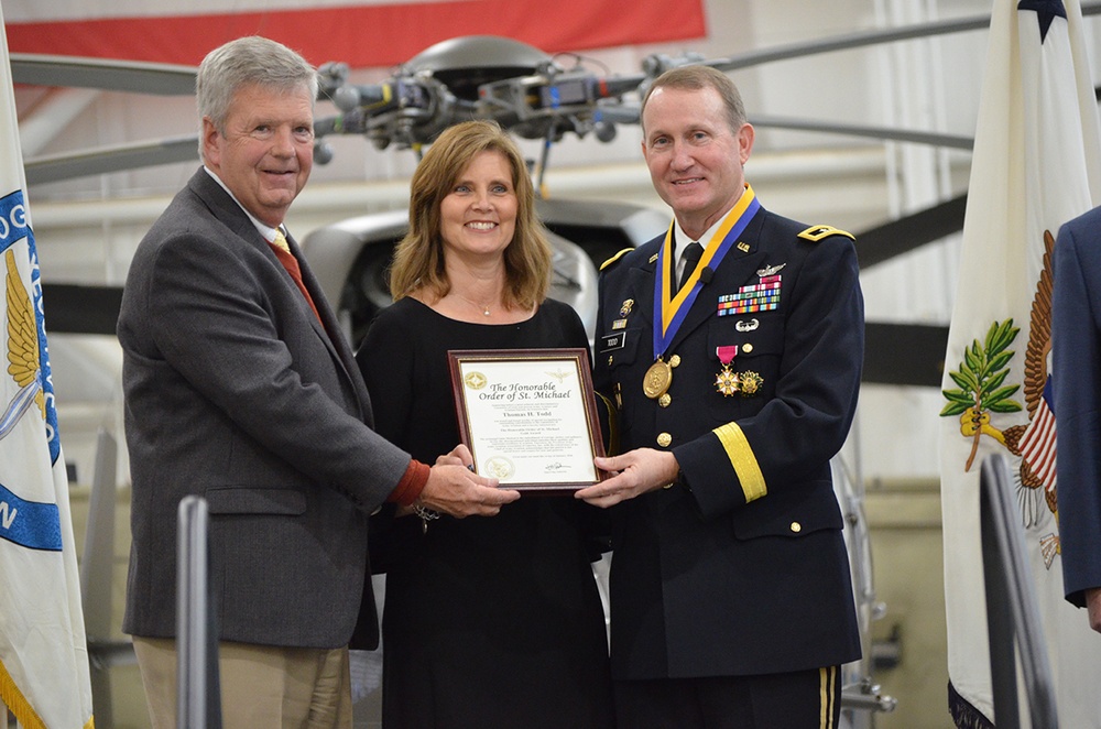 Maj. Gen. Thomas Todd receives aviation award