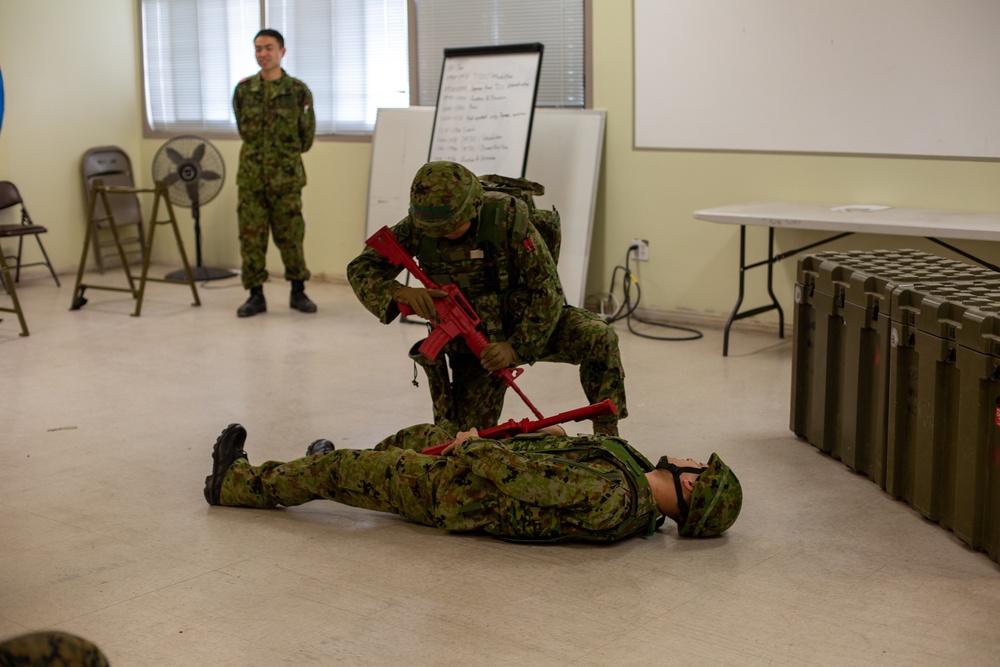 Iron Fist 2020: Japanese Ground Self Defense Force soldiers demonstrate combat medical care procedures to U.S. Sailors.