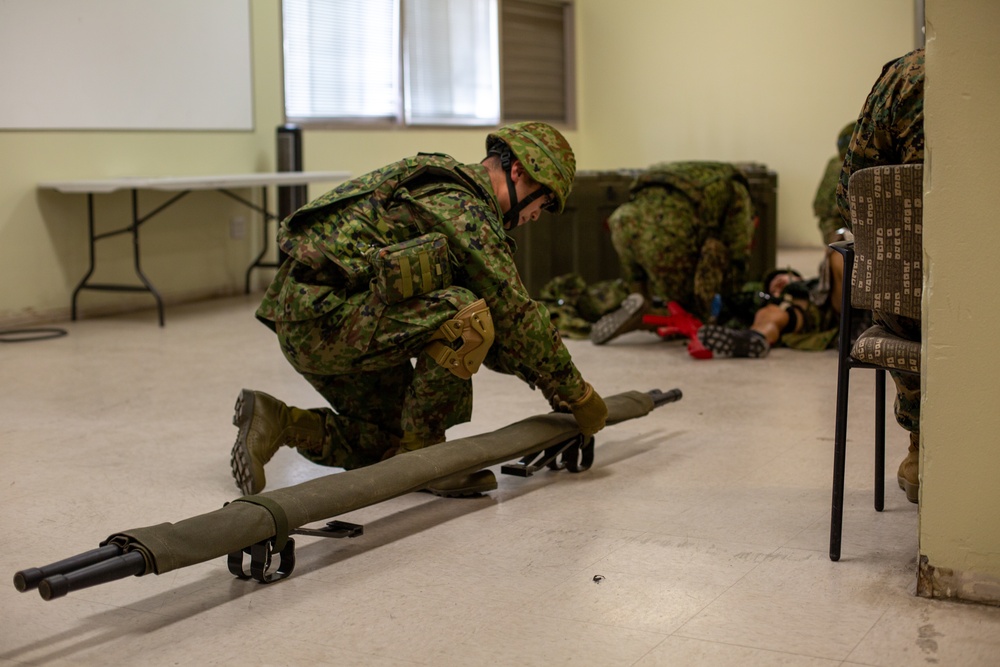 Iron Fist 2020: Japanese Ground Self Defense Force soldiers demonstrate combat medical care procedures to U.S. Sailors.