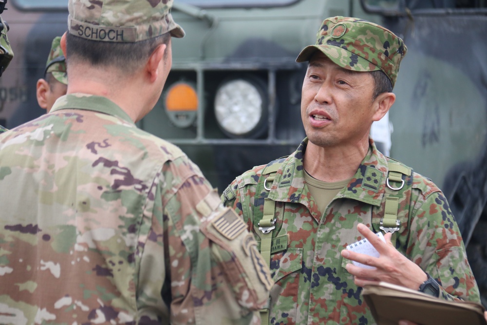 An OCT with the JGSDF and JRTC discuss a training event.