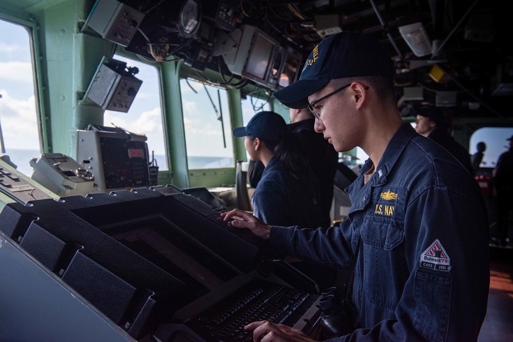 USS BUNKER HILL (CG 52)