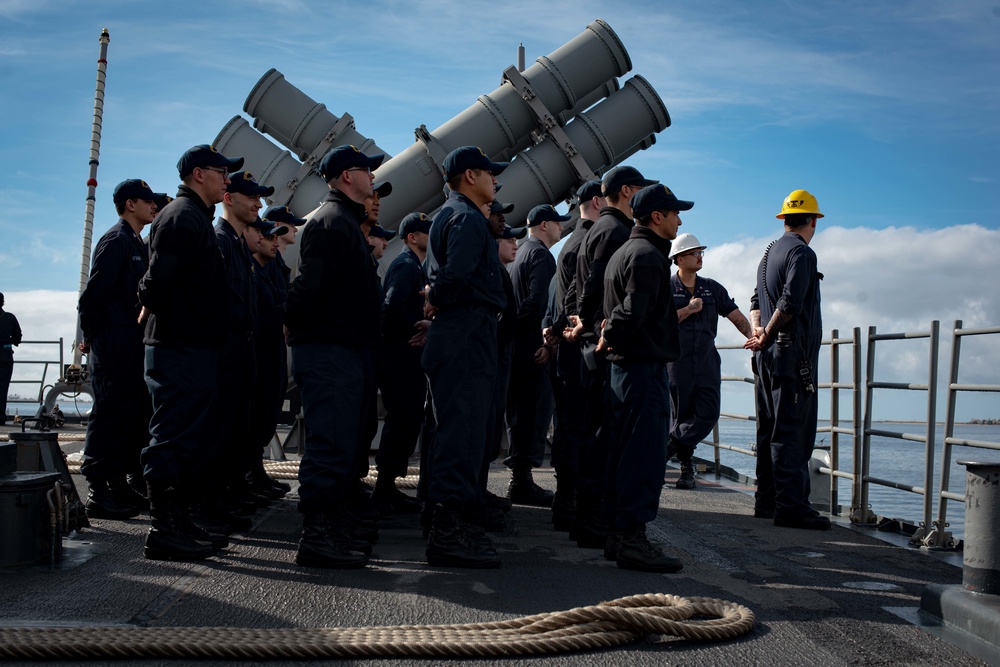 USS BUNKER HILL (CG 52)