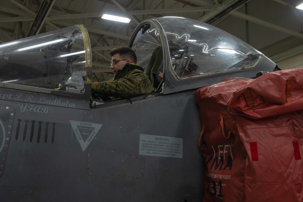 VMA-231 conducts routine maintenance during Cold Weather Training at Fallon