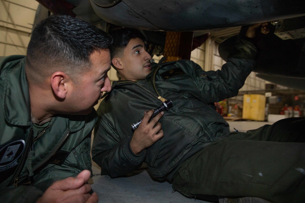 VMA-231 conducts routine maintenance during Cold Weather Training at Fallon