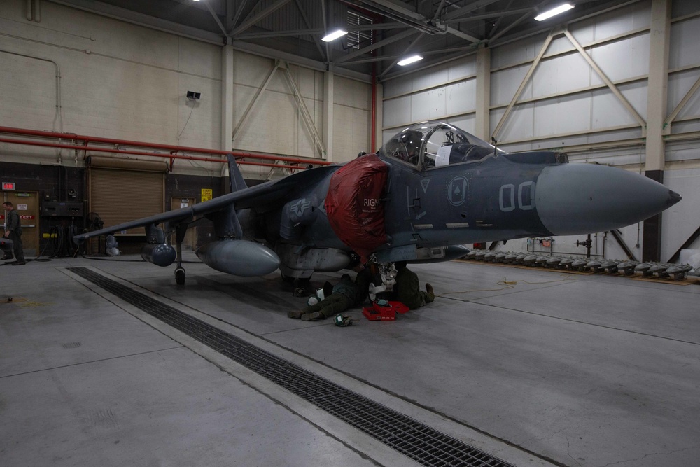 VMA-231 conducts routine maintenance during Cold Weather Training at Fallon