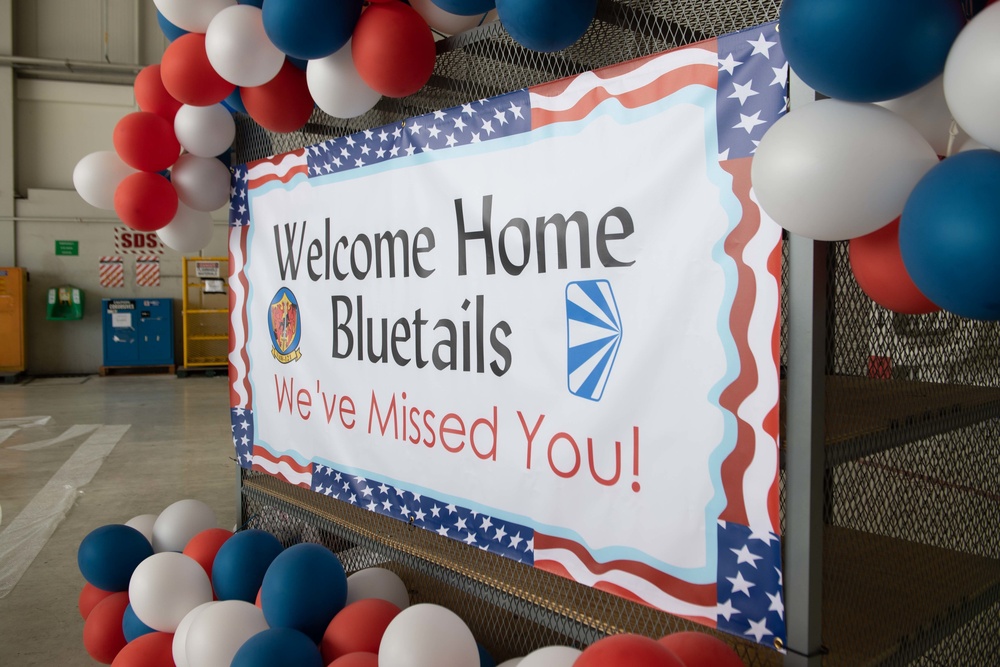 Family and friends prepare for the return of Airborne Early Warning Squadron (VAW) 121