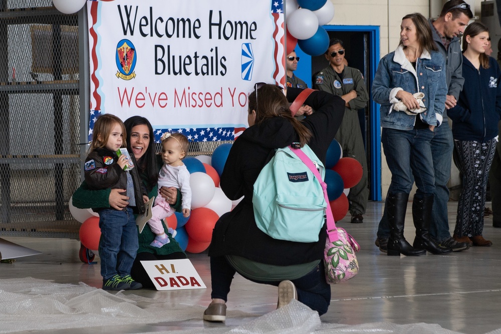 Family and friends prepare for the return of Airborne Early Warning Squadron (VAW) 121