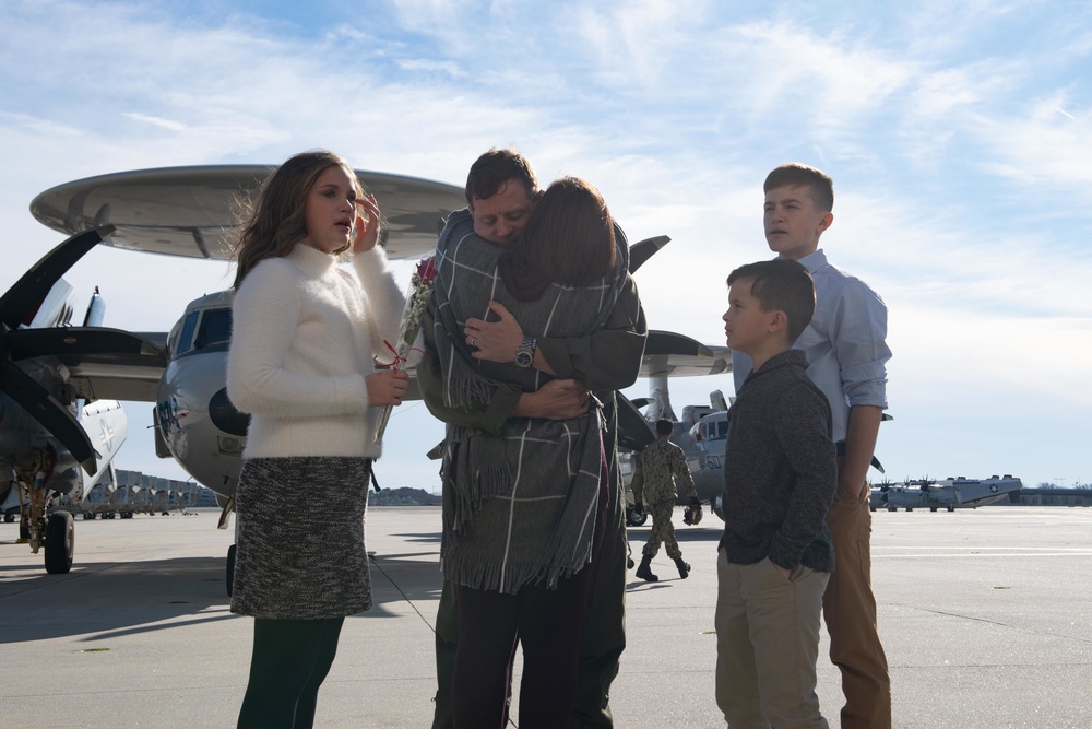 Family and friends welcome the return of Airborne Early Warning Squadron (VAW) 121