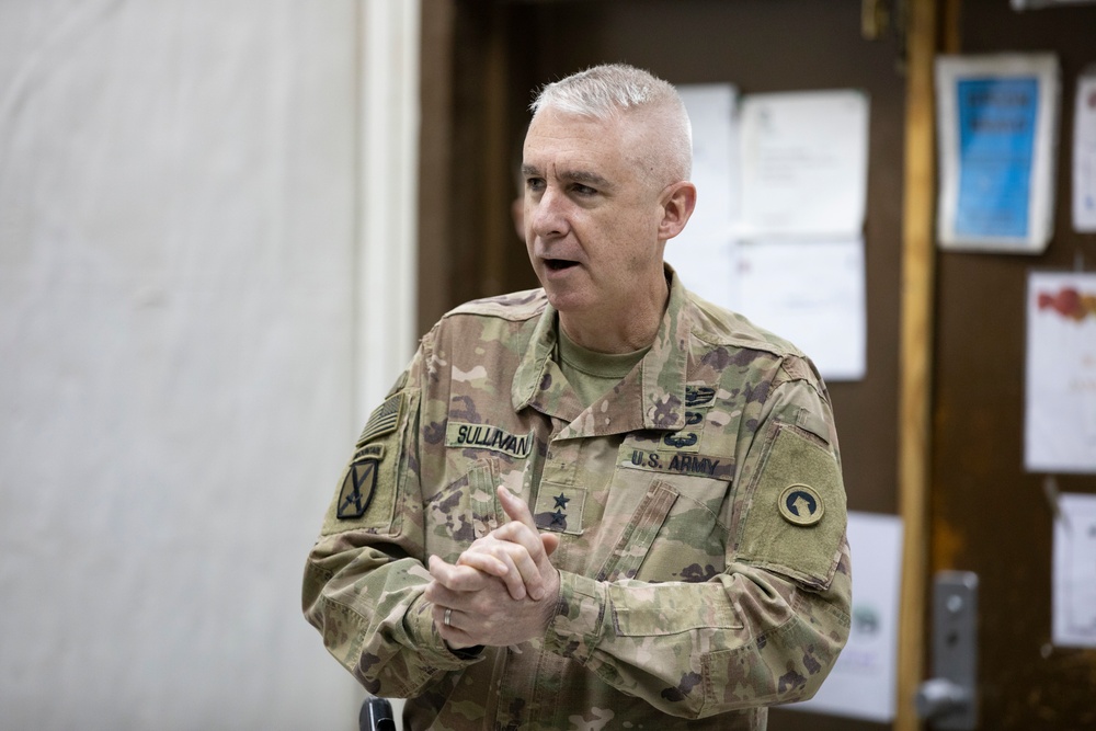 1st TSC Commander Meets with Illinois Army National Guard Soldiers