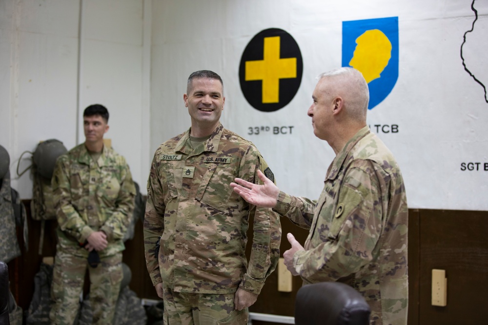 1st TSC Commander recognizes Illinois Army National Guard Soldier