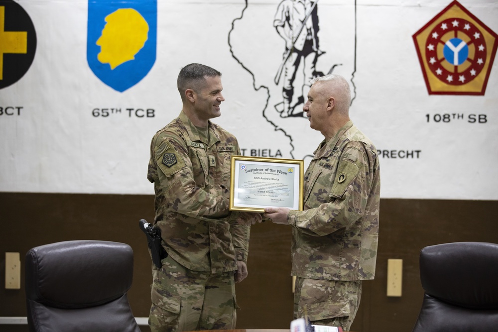 1st TSC Commander recognizes Illinois Army National Guard Soldier