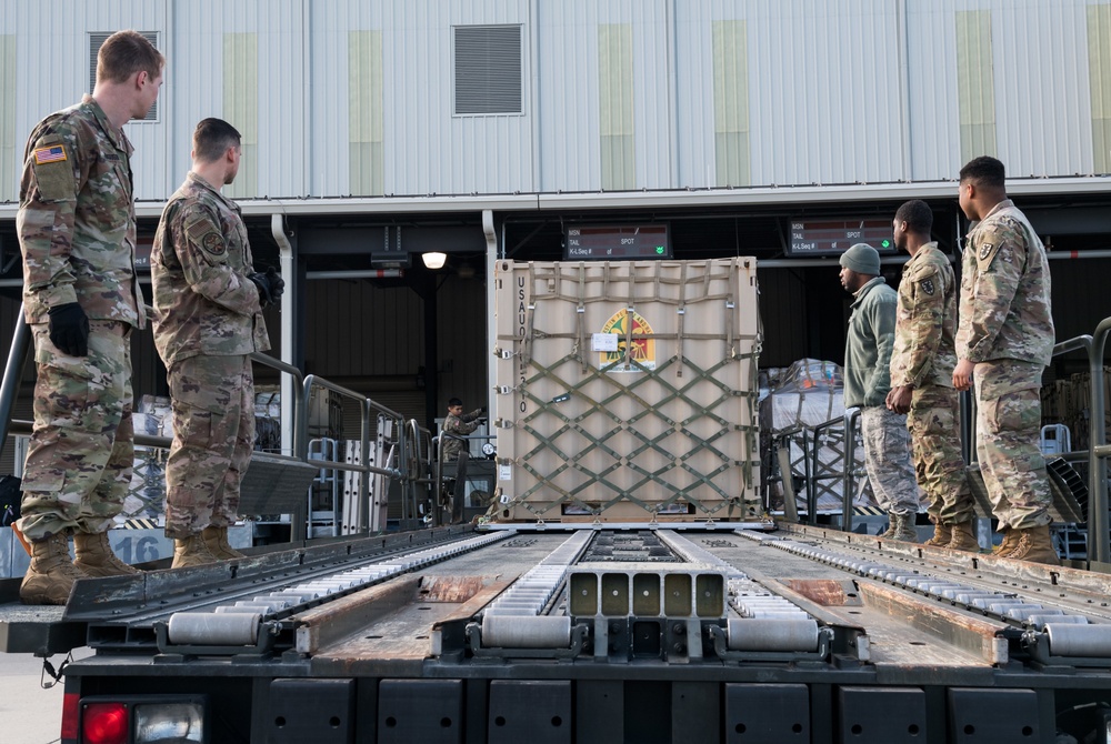 Dover AFB Port Dawgs train 622nd MCT soldiers in joint venture