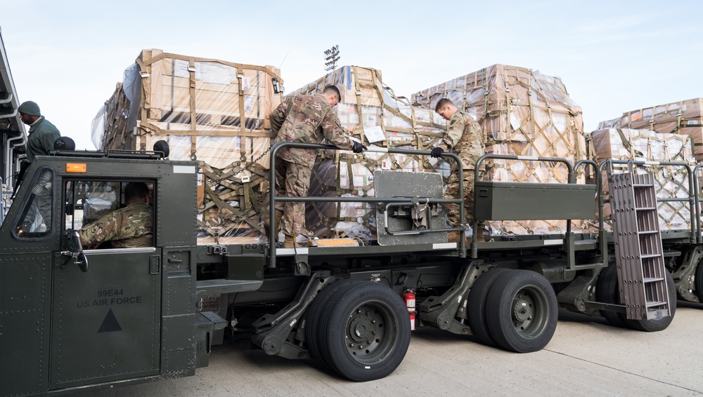 Dover AFB Port Dawgs train 622nd MCT soldiers in joint venture