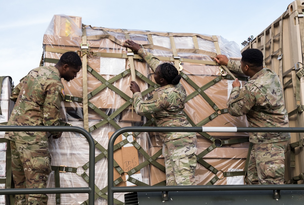 Dover AFB Port Dawgs train 622nd MCT soldiers in joint venture