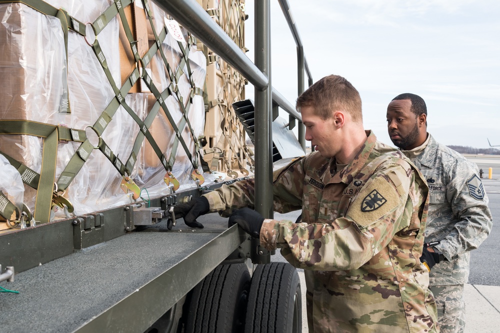 Dover AFB Port Dawgs train 622nd MCT soldiers in joint venture