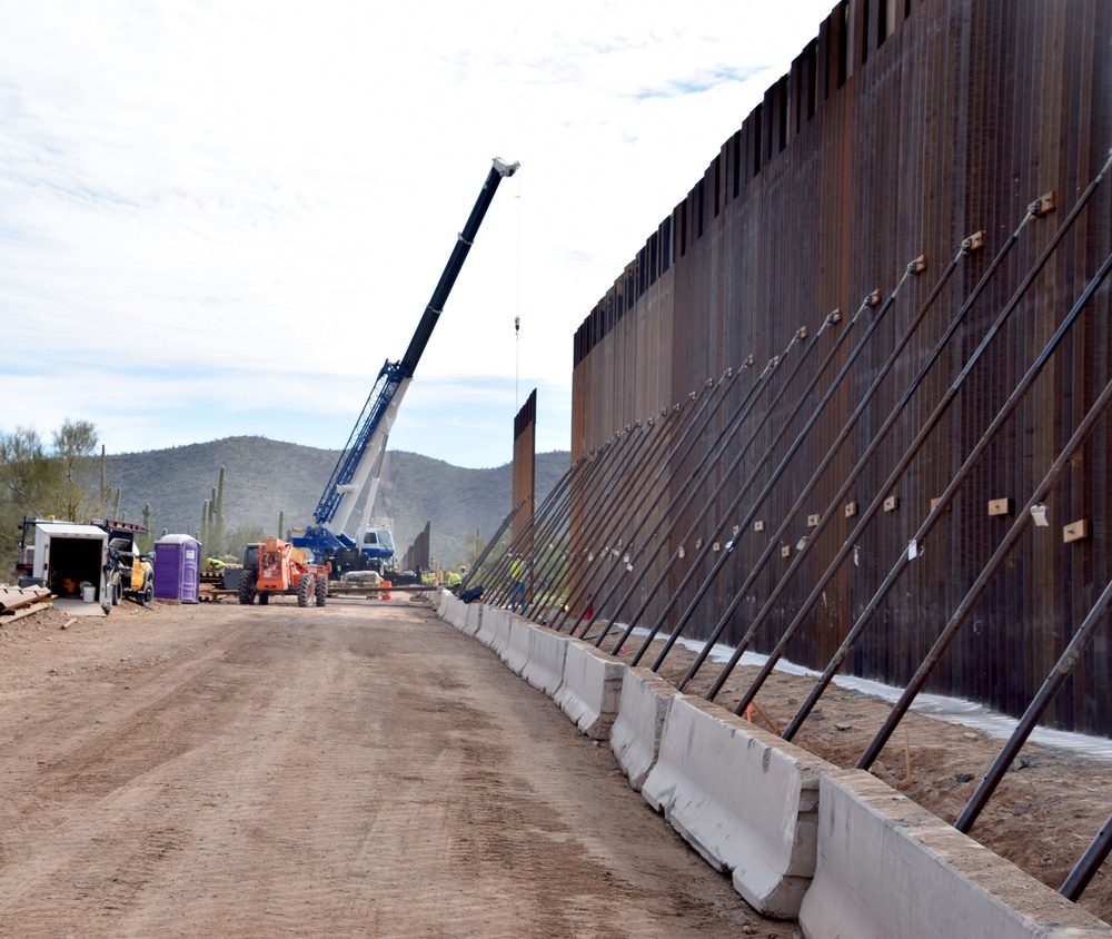 Border Barrier construction photos, Tucson 1 &amp; 2