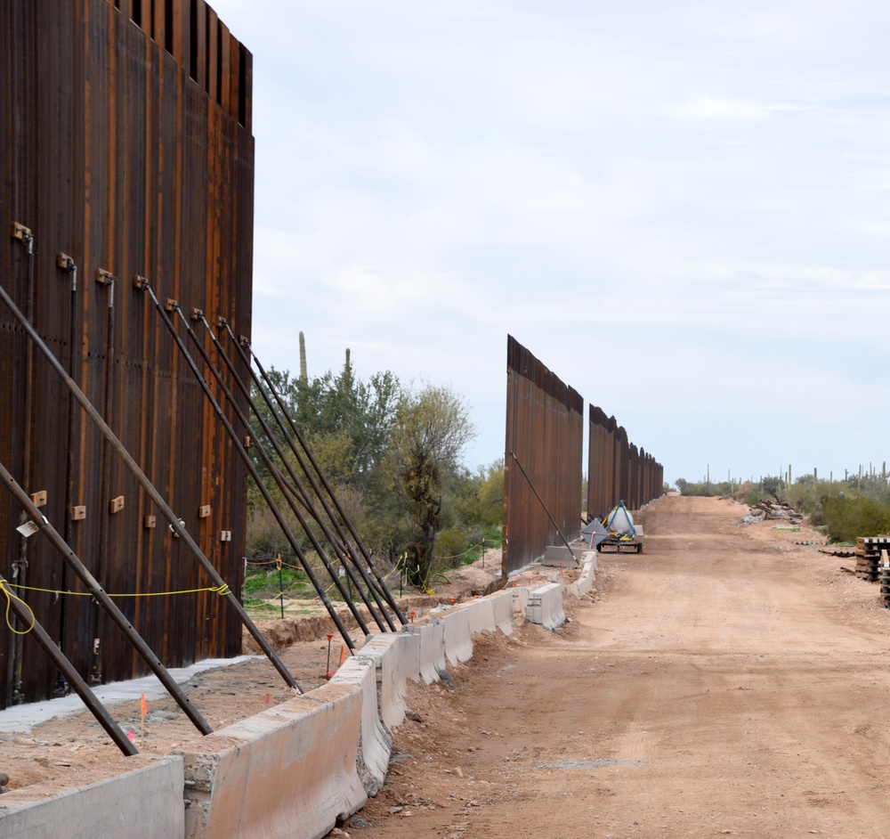 Border Barrier construction photos, Tucson 1 &amp; 2