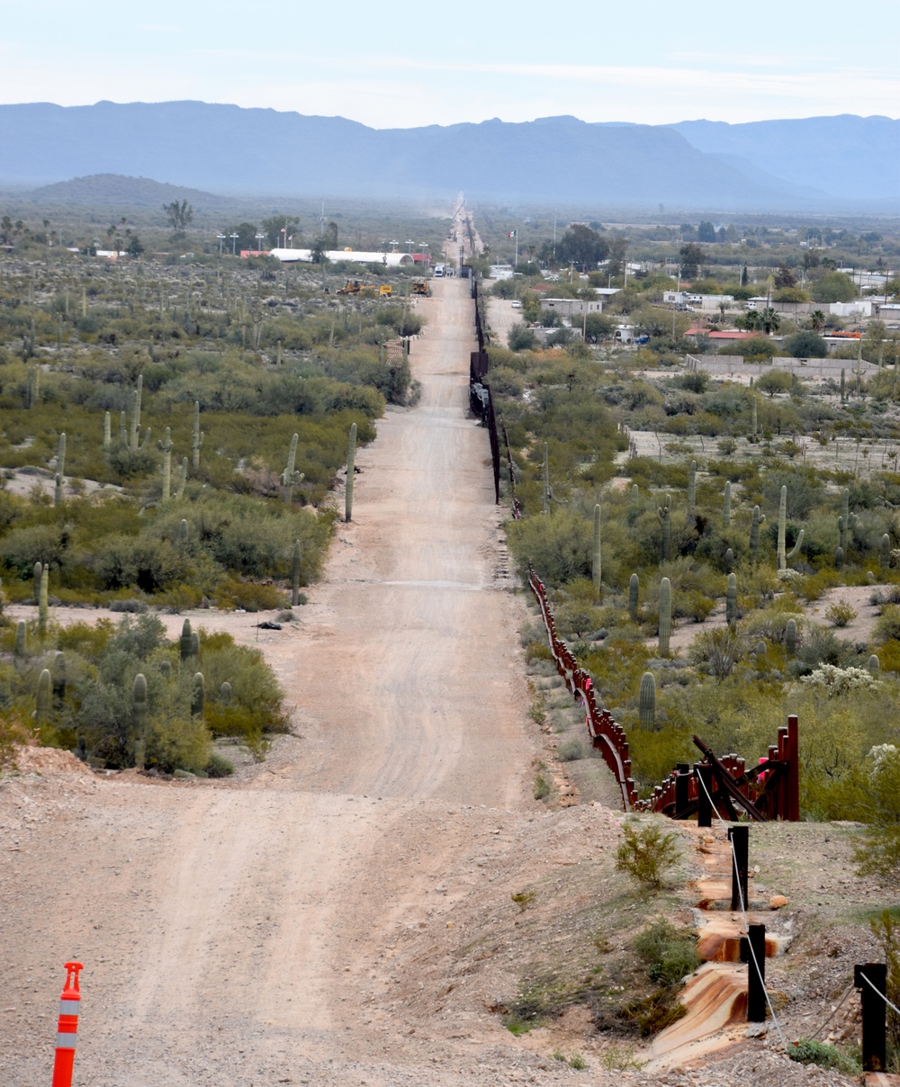 Border Barrier construction photos, Tucson 1 &amp; 2