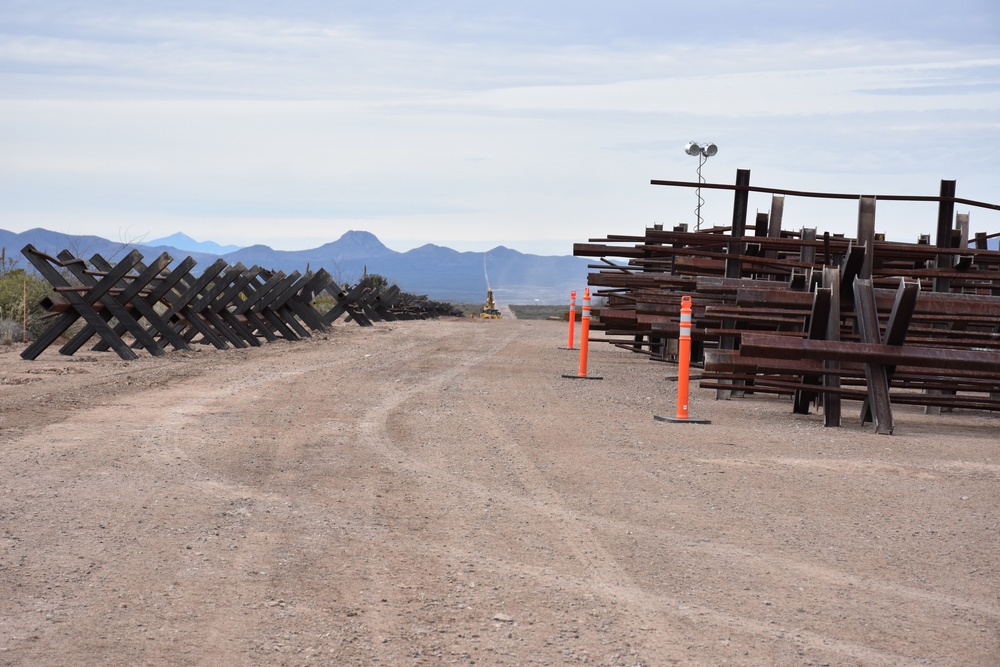 Border Barrier construction photos, Tucson 3