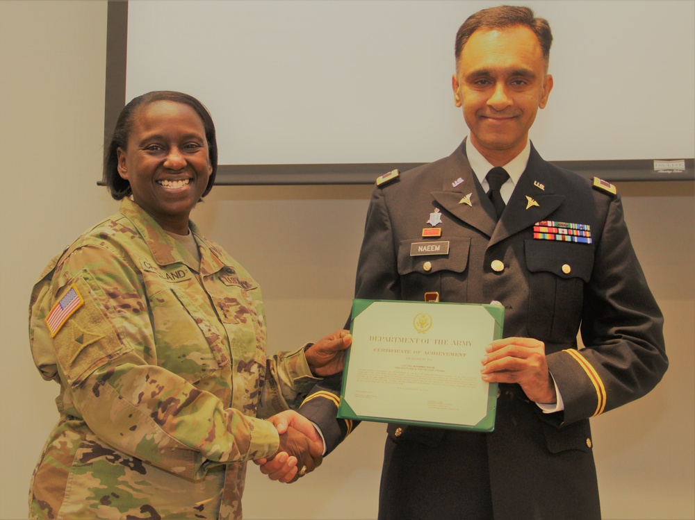 Army radiologist receives Surgeon General's highest award for military academic excellence