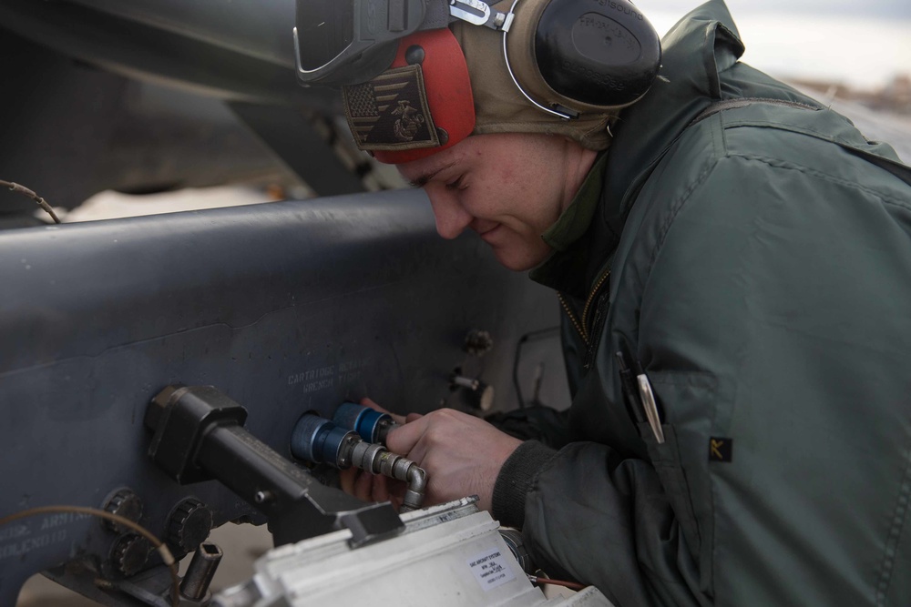 VMA-231 Setup AV-8B Harrier II for Flight