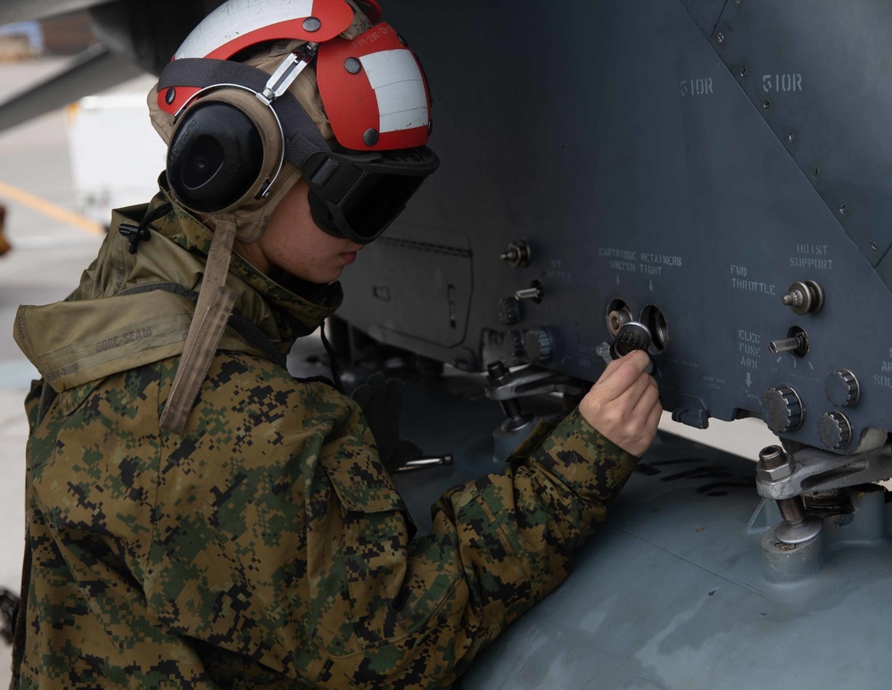 VMA-231 Setup AV-8B Harrier II for Flight
