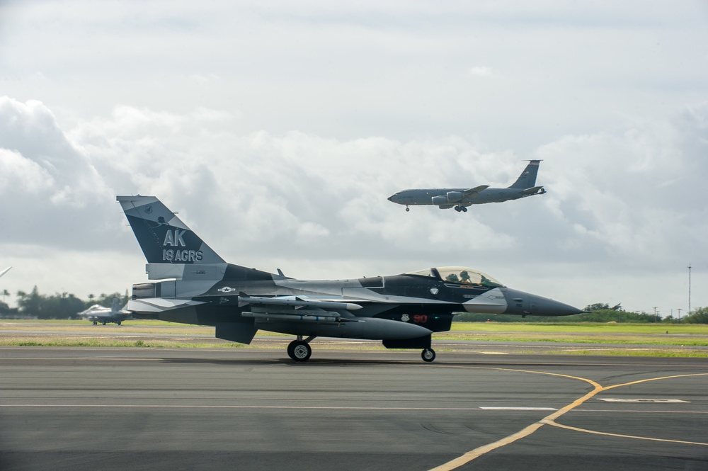 Combat aircraft migrate to Aloha State for fighter integration