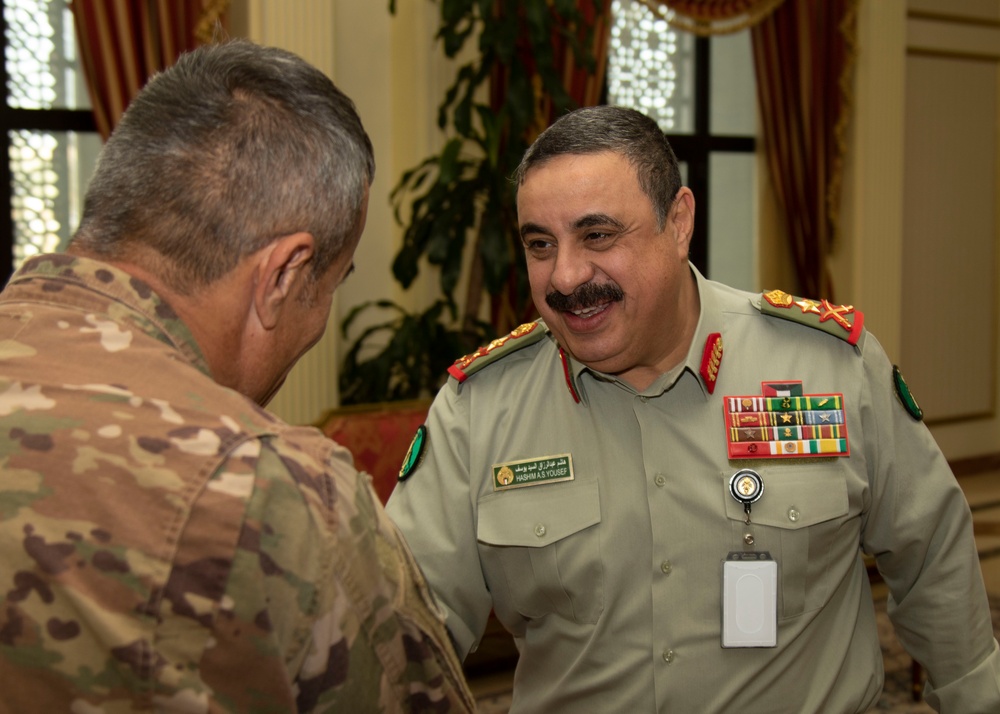 Kuwait Army Undersecretary meets with Soldiers