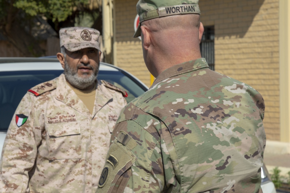 ASG - Kuwait Commander meets with Kuwait Land Forces Commander