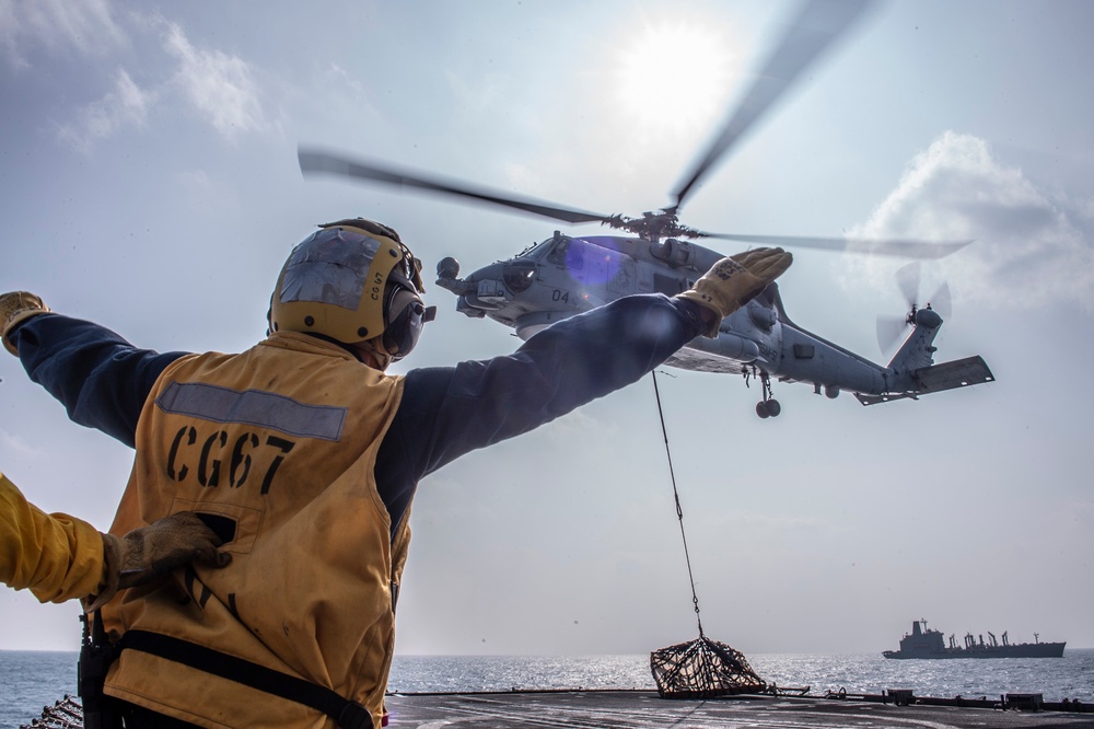 USS Shiloh conducts VERTREP