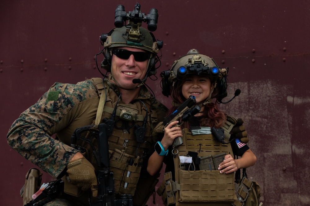 31st MEU MRF hosts community interaction, tactical demonstration event in Kapolei, HI