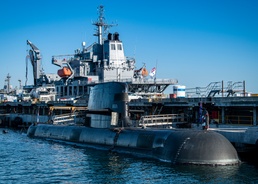 U.S. Exchange Submariners Serve Down Under