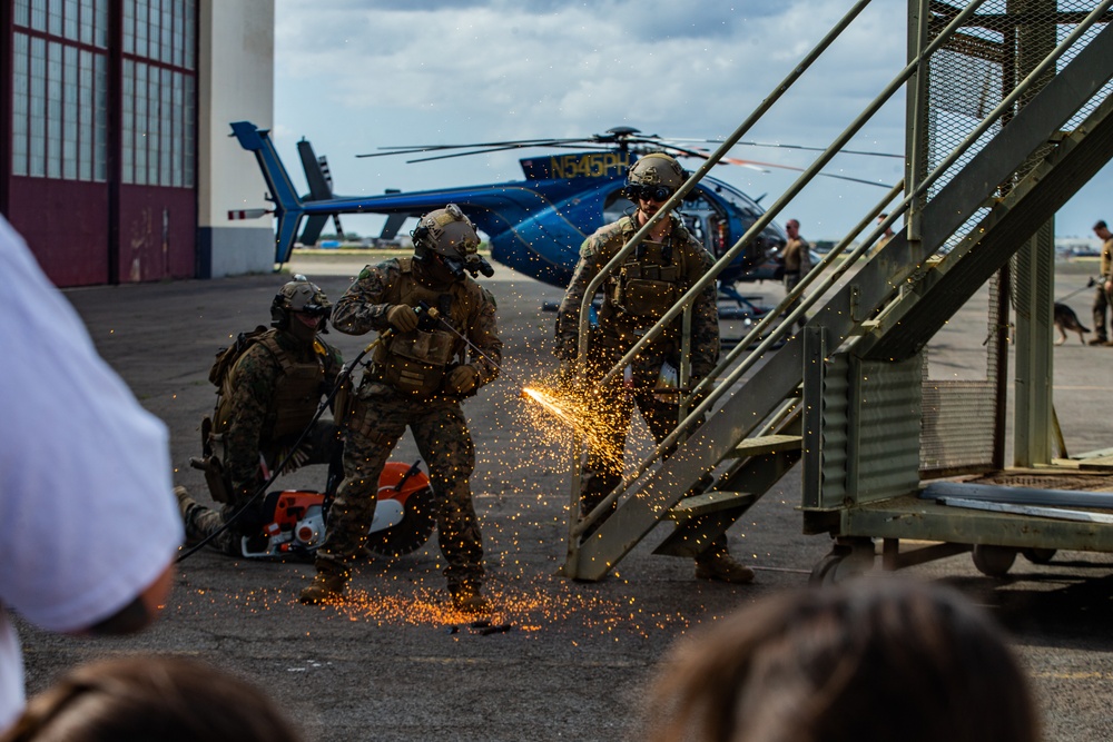 31st MEU MRF hosts community interaction, tactical demonstration event in Kapolei, HI