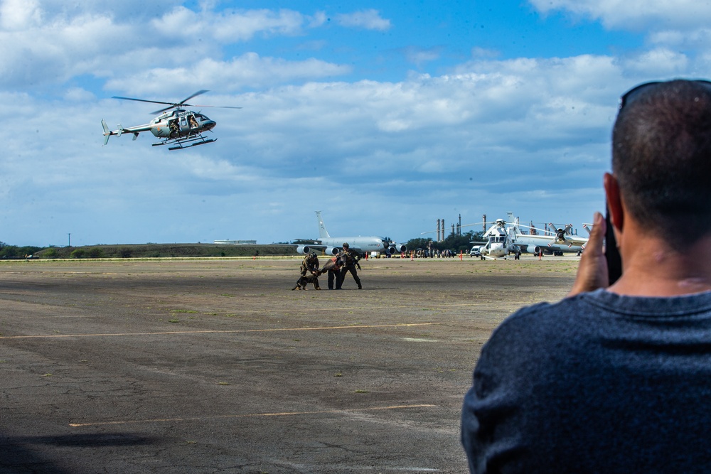 31st MEU MRF hosts community interaction, tactical demonstration event in Kapolei, HI