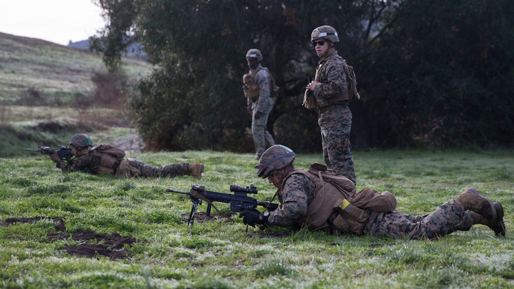 Rifleman students buddy rush live-fire range