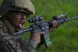 Rifleman students buddy rush live-fire range