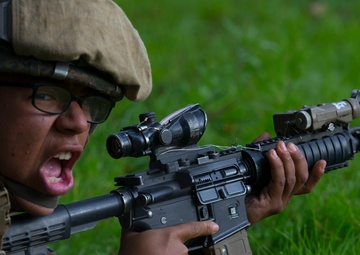 Rifleman students buddy rush live-fire range