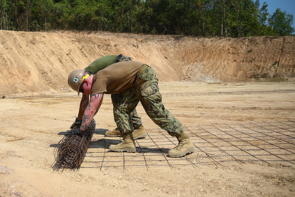 Scoop There it is! | U.S. Marines and U.S. Navy Sailors better interoperability with Royal Thai Marines