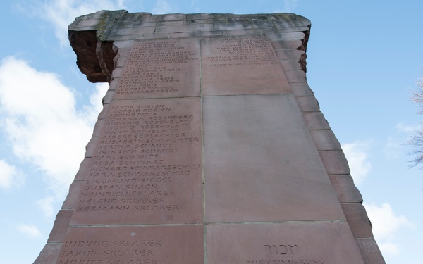 German community vows to remember