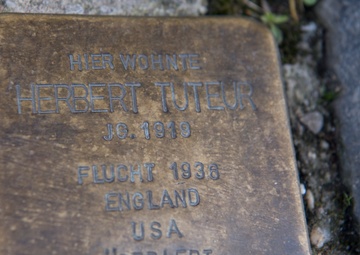 German community vows to remember