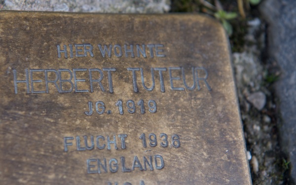 German community vows to remember